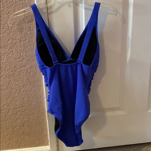 New without tags swimsuit Profile by Gottex. - Picture 3 of 4